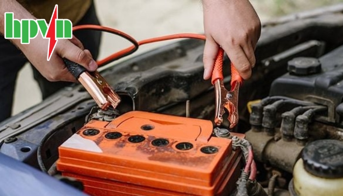 B&igrave;nh ắc quy xuống cấp r&ograve; điện