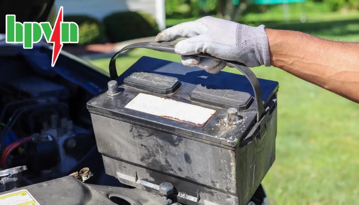 Vỏ b&igrave;nh ắc quy bị phồng rộp