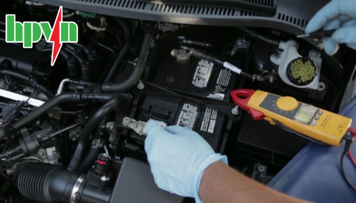 Kiểm tra m&aacute;y ph&aacute;t điện &ocirc; t&ocirc; bằng mắt thường